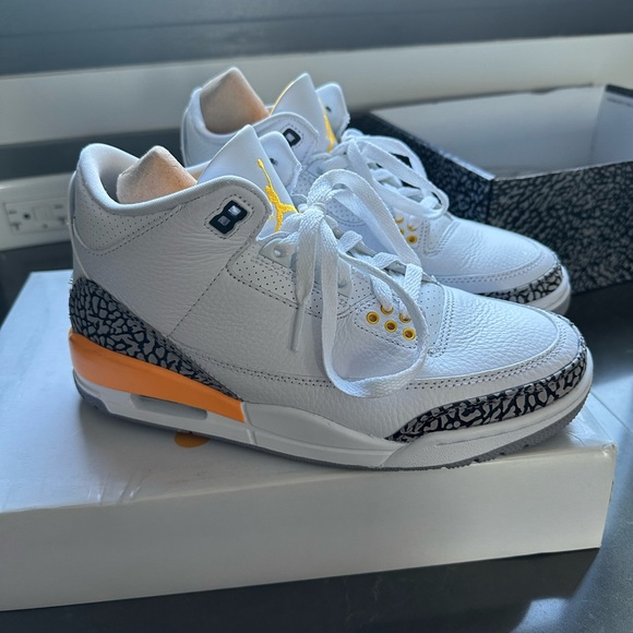 Women’s Air Jordan 3 Retro - Picture 11 of 13